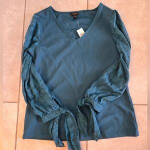 NWT Ann Taylor Factory XS Teal V-neck & Floral Sleeve w/ Knot Cuff Top
